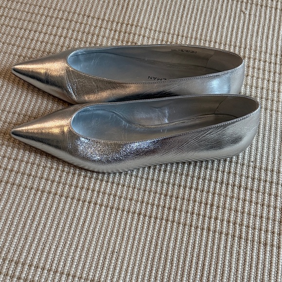 NEVER WORN Stuart Weitzman Metallic Silver Heels - Picture 7 of 7